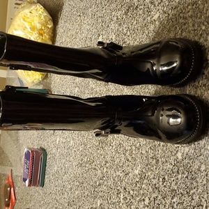 Girl's black leather and suede boots